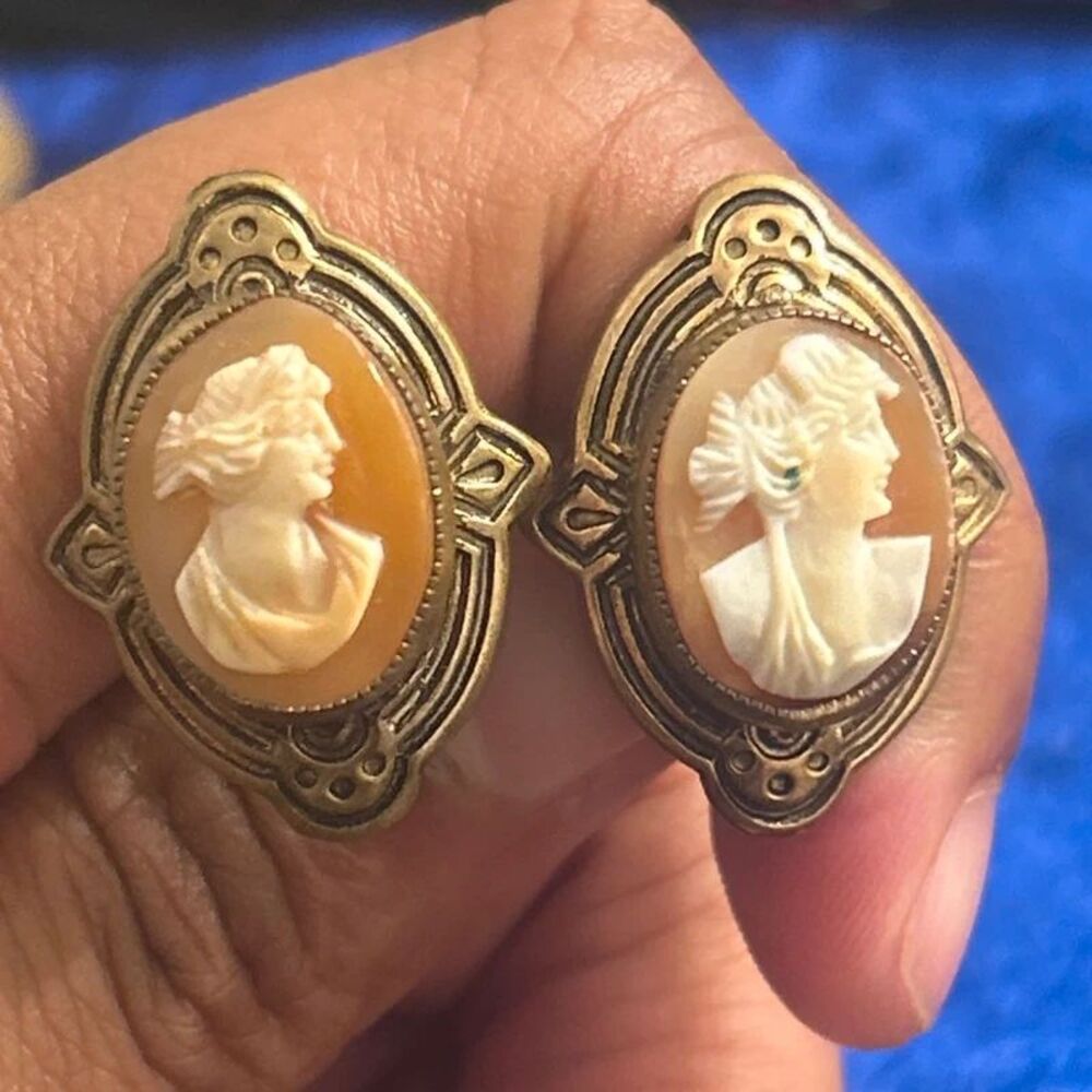 Vintage Cameo Clip-On Earrings – Ivory Tone Lady Cameos in Antique Gold Setting